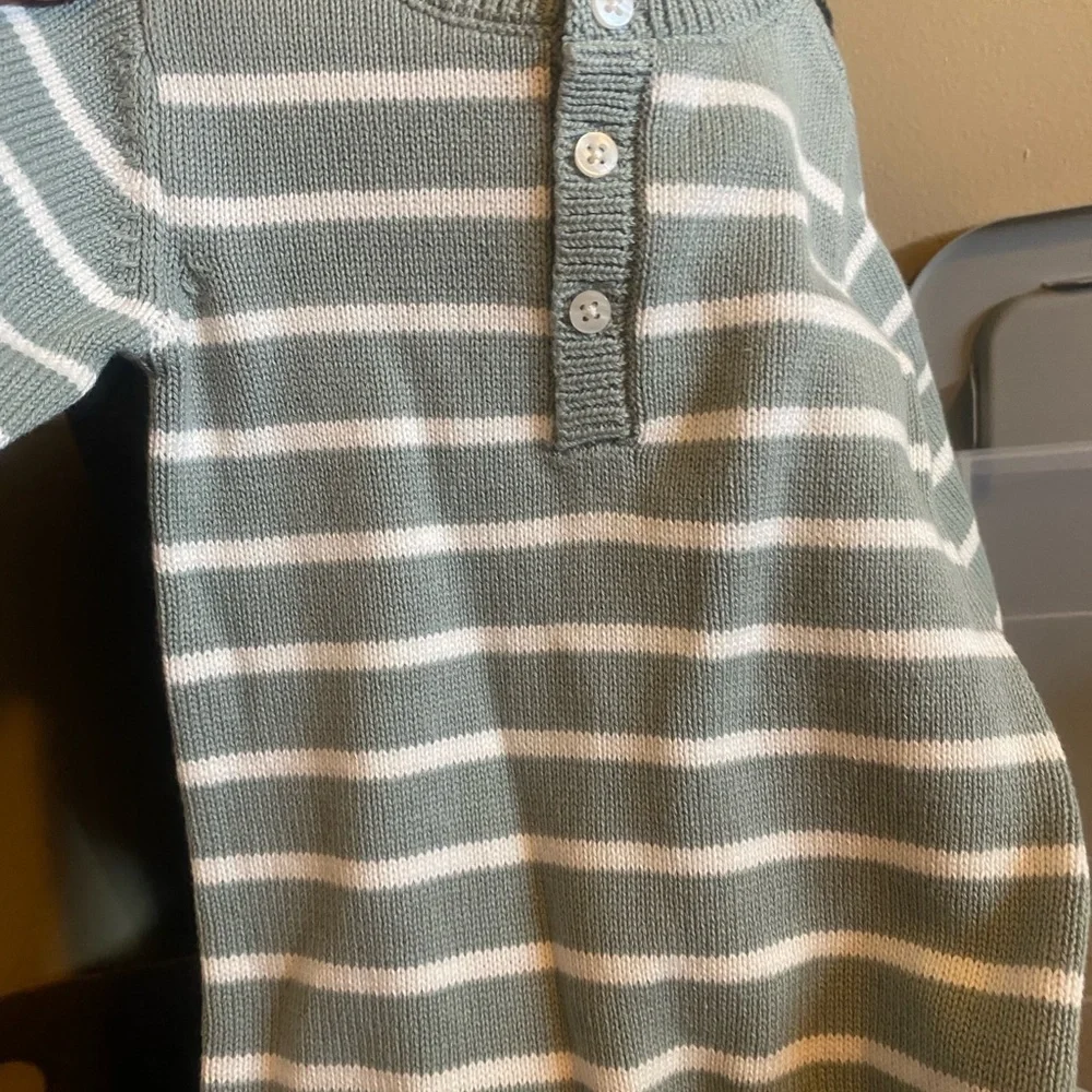 One Piece Onesie organic cotton Gray white striped New size 3 month 😊